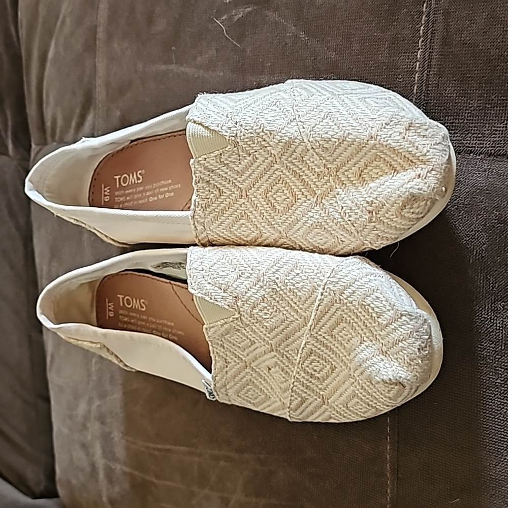 Toms cloth & canvas slip ons